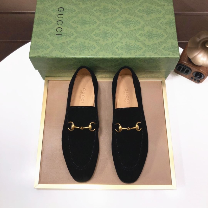 G*u*i leather shoes
